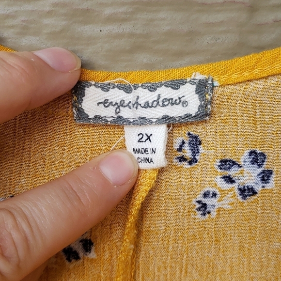 Eyeshadow brand yellow cold shoulder top 2x - Picture 6 of 10